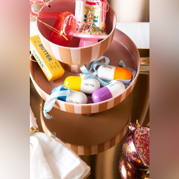 Jonathan Adler Full Dose ornament set porcelain pills New In Box sold out! - Picture 3 of 6